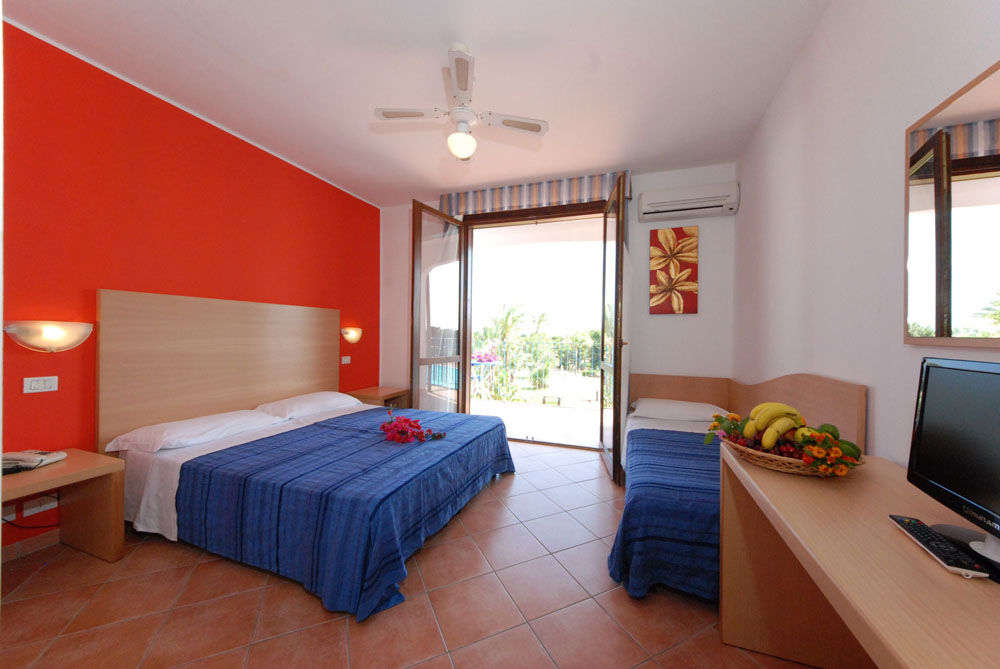 Hotel Club Santa Sabina Torre Santa Sabina Exterior photo