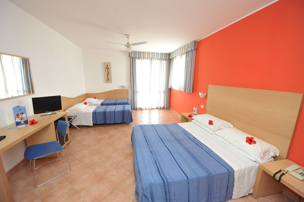 Hotel Club Santa Sabina Torre Santa Sabina Exterior photo